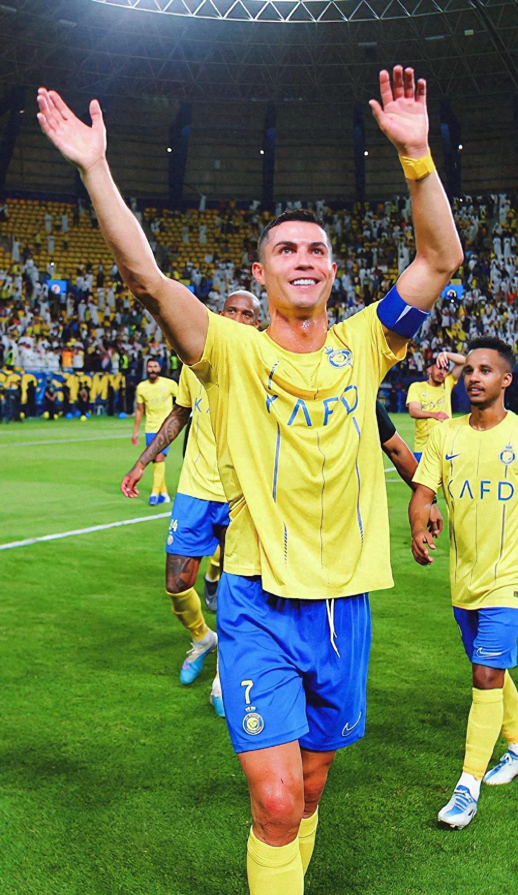 西汉姆训练开放日,今夜防线松动引欢呼,亚冠在即,纪律约束更严格(姆巴佩为什么这么快) 西汉姆训练开放日,今夜防线松动引欢呼,亚冠在即,纪律约束更严格(姆巴佩为什么这么快)