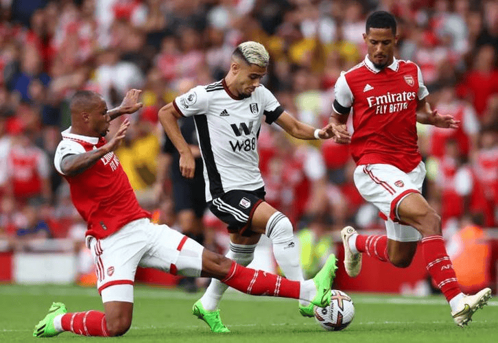 关于今晚葡超焦点战；阿森纳刷新队史纪录；球迷炸锅；医务组通报恢复的信息